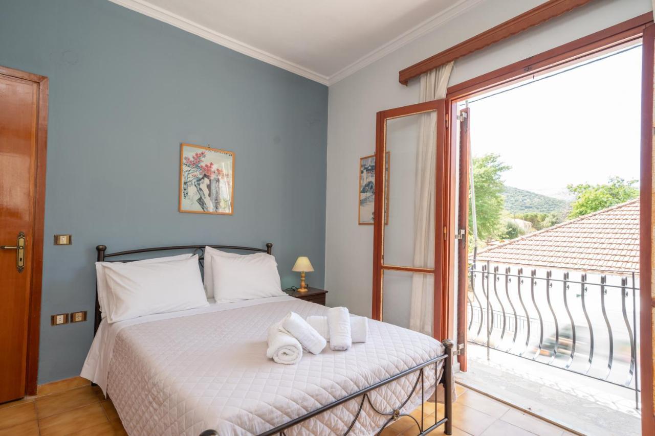Vrettos Arts Apartment Agia Efimia Екстериор снимка